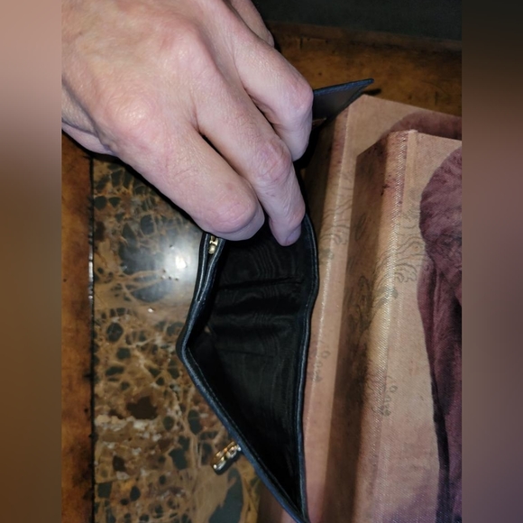 Salvatore Ferragamo black trifold wallet - Picture 4 of 7